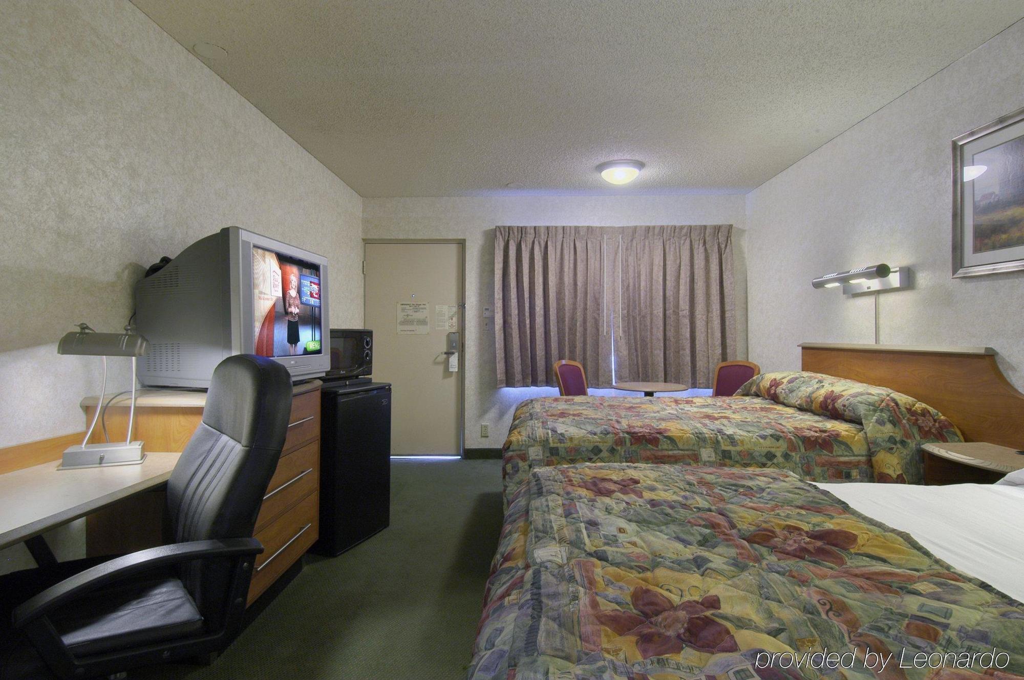 Red Roof Inn Santa Ana Room photo