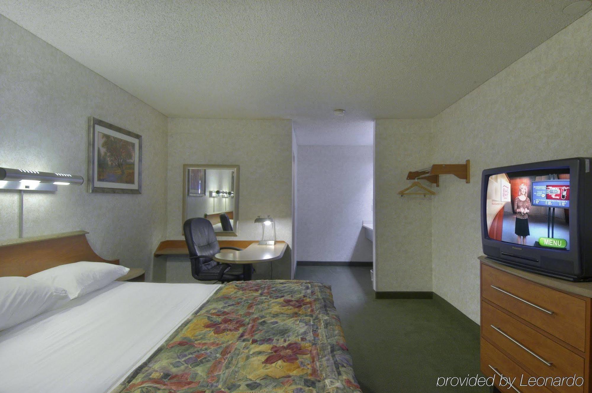 Red Roof Inn Santa Ana Room photo